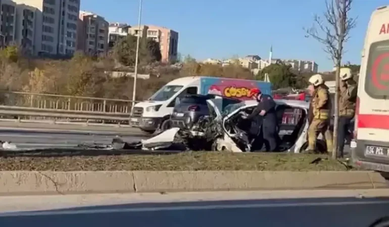 Başakşehir'de trafik kazası: 1 ölü 2 ağır yaralı