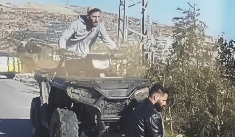 İsrail askeri dua eden Filistinliyi ezdi