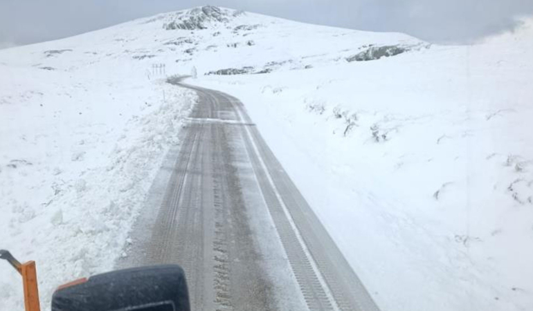 Bayburt’ta bazı köy yolları ve geçitler yoğun kar nedeniyle ulaşıma kapatıldı