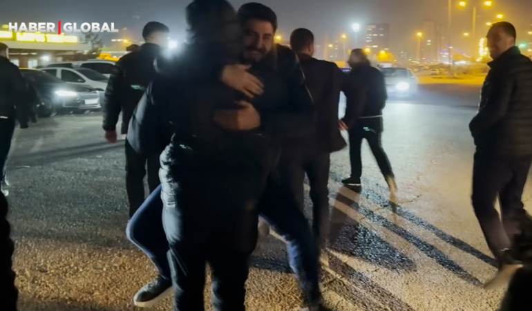 Diyarbakır’da tahliye olan tutuklular davul zurnayla karşılandı