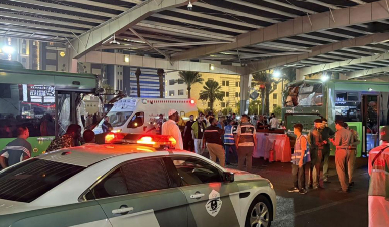 Mekke'de Türk kafilesine otobüs çarptı: Ölü ve yaralılar var