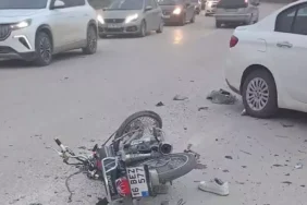 Motosiklet ile otomobil çarpıştı: 1 ölü, 1 yaralı