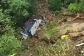 Otobüs uçuruma yuvarlandı: 17 ölü, 20 yaralı