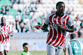 thomas-reis-musaba-transferini-duyurdu-farkli-kulupte-forma-giymeye-devam-edecek-bize-saygisizlik-ya.jpeg