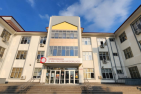 yapay-zeka-ile-taciz-skandali-2-lise-ogrencisi-tutuklandi-exhi.jpg
