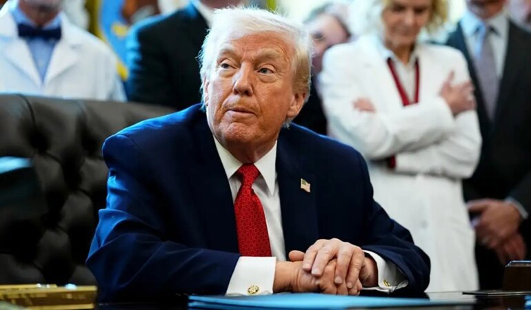 Trump, Epstein’ın özel jetinde defalarca uçmuş