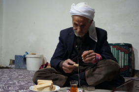 yer-mus-yas-86-50-yildir-sadece-gofret-ve-cayla-besleniyor-yokusa-vursa-daga-cikar-pyd0.jpg