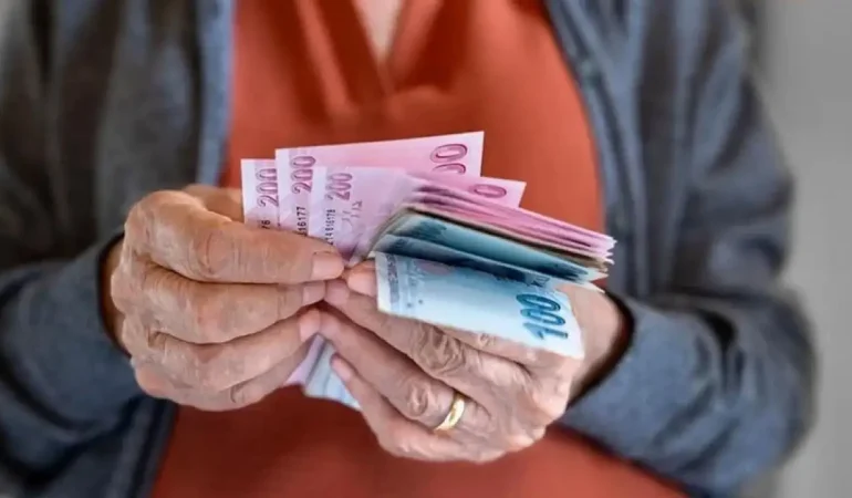 En Düşük Emekli Maaşı Teklifi Meclis’te Kabul Edildi
