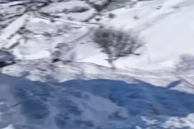 Hayvanlarını otlatan çoban çığ altında kaldı