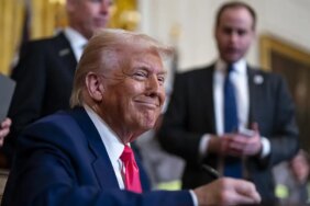 Trump'tan Grönland Tehdidi ABD Ekonomik Savaş İlan Etti