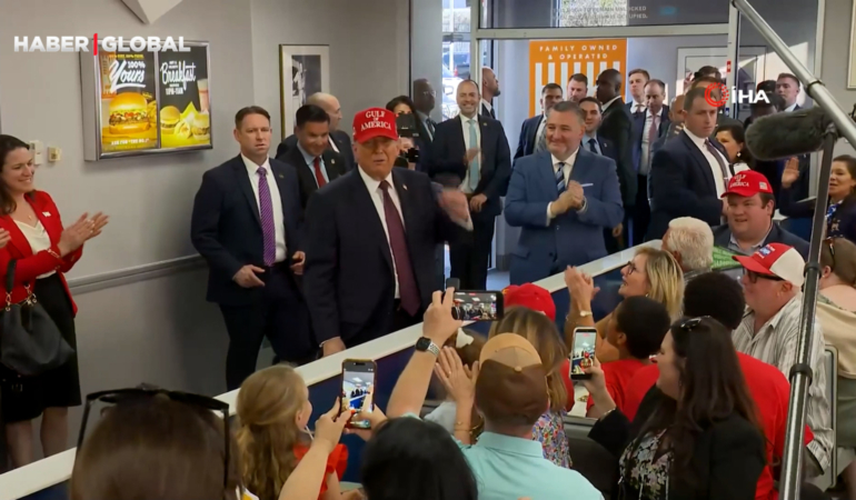ABD Başkanı Donald Trump herkese hamburger ısmarladı