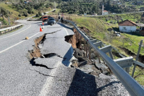aydinda-kara-yolunda-toprak-kaymasi-irmb.jpg