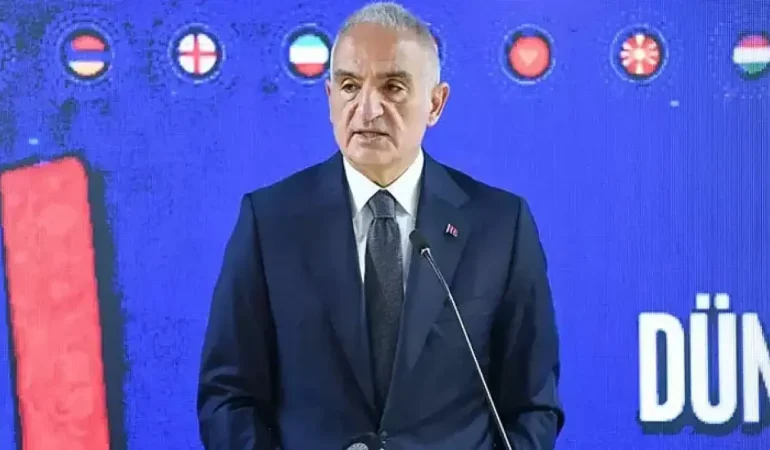 Bakan Ersoy, ‘Dünya Dillerinde Türkçe Sözlüğü’nü kamuoyuna tanıttı
