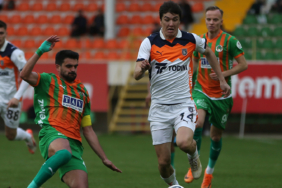 basaksehir-alanyasporu-deplasmanda-yikti-kiqv.jpg