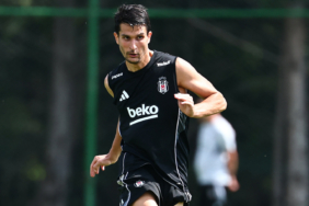 besiktasli-futbolcu-necip-uysal-ikinci-kez-baba-oldu-tjxs.jpg