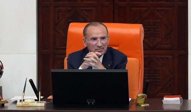 Meclis’te Anayasa ve İçtüzük hükümlerine aykırı bir iş ve işlem yapılmamıştır