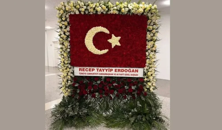 Cumhurbaşkanı Erdoğan'dan MHP'ye Türk bayraklı Kutlama Çiçeği