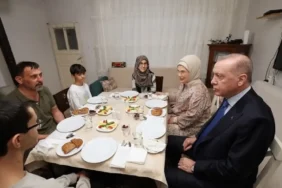 Cumhurbaşkanı Erdoğan, İstanbul'da Bir Ailenin İftar Masasına Konuk Oldu