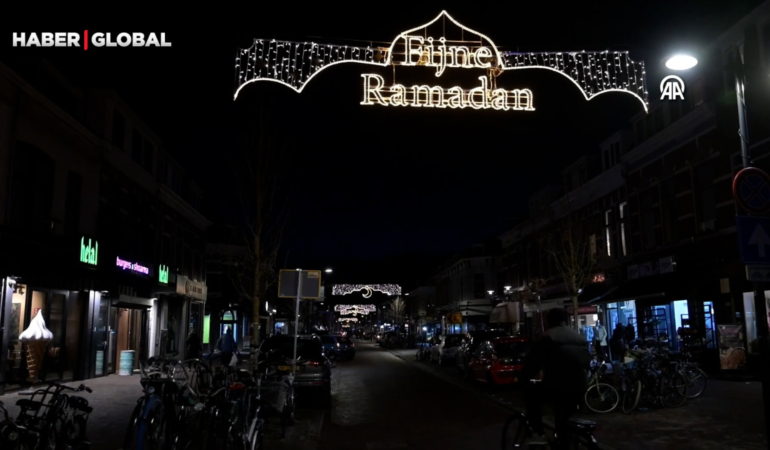 Hollanda'da sokaklar "Hayırlı ramazanlar" süslemeleri ile ışıklandırıldı