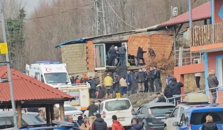 Maden ocağında göçük: Mahsur kalanlar var
