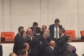 Meclis'te Gergin Anlar CHP'li Mahmut Tanal'ın Burnu Kanadı