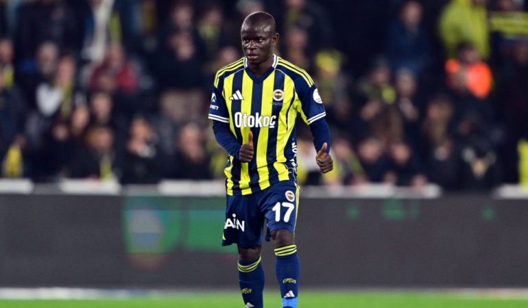 N’Golo Kante üçlü çekmeyi öğrendi: Atmosfer çok iyi
