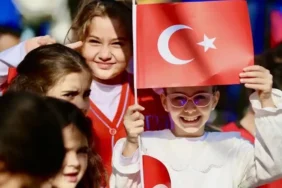 Okullarda İkinci Dönem Başladı İlk Ders Bayrak Sevgisi