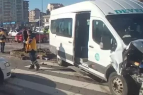 Otomobil ile minibüs çarpıştı: 14 yaralı