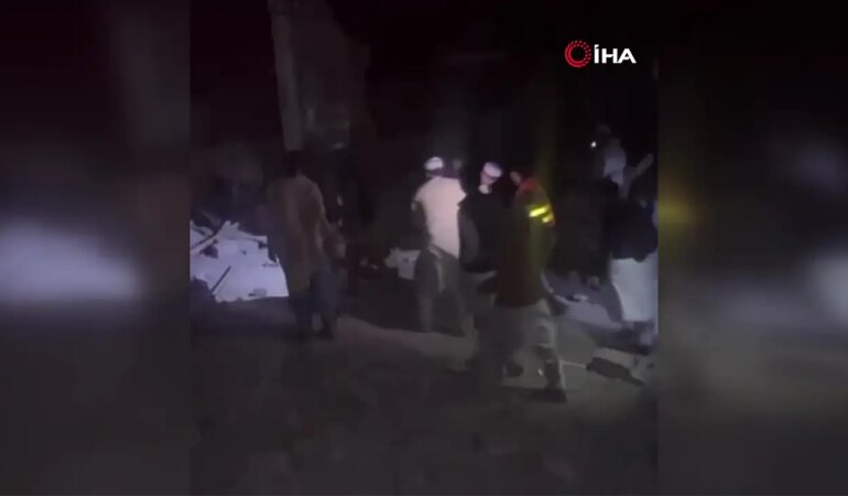 Pakistan’da güvenlik güçlerine bomba yüklü araçla saldırı: 10 ölü, 2 yaralı