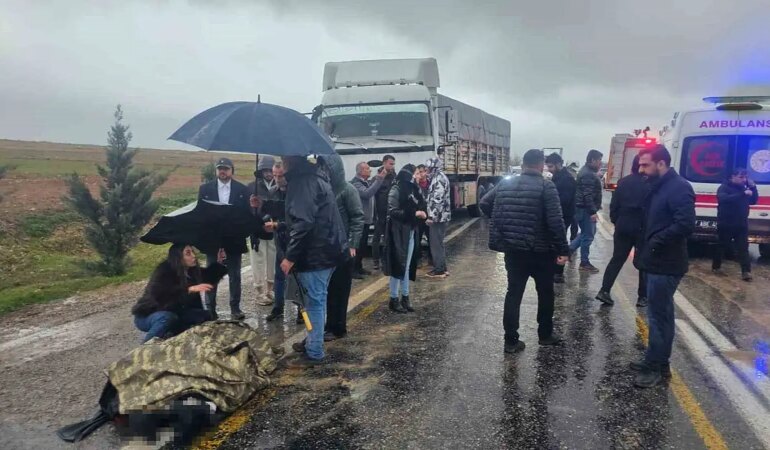 Tır ile otomobil çarpıştı: 1 ölü, 4 yaralı