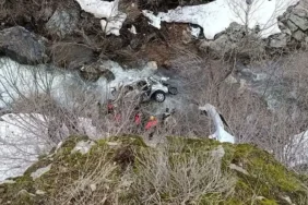 Virajı alamadı, uçuruma yuvarlandı! 3 ölü, 5 ağır yaralı