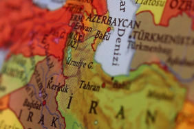 azerbaycan-iran-sinirindan-yuk-araclarinin-hareketini-gecici-olarak-askiya-aldi-kzdj.jpg