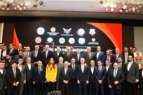 bati-karadenizliler-istanbuldaki-iftarda-bir-araya-geldi-guzw.jpg