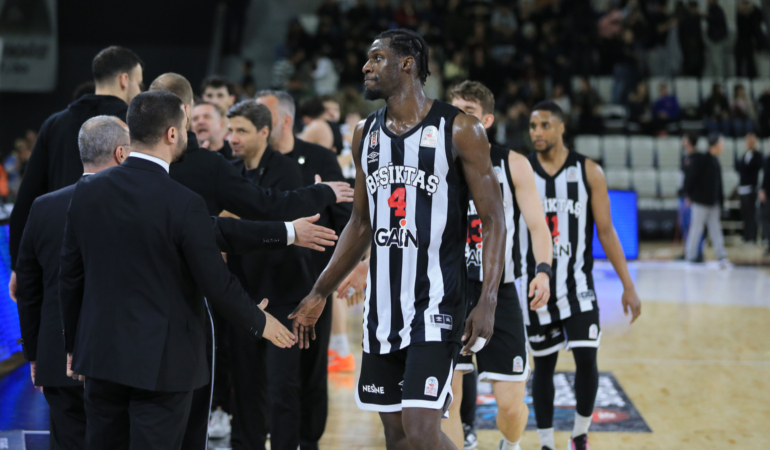 Beşiktaş'tan 102 sayılık galibiyet