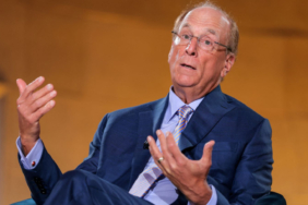 blackrock-ceosu-fink-uyardi-savas-hemen-bitmezse-yillarca-surecek-kriz-tetiklenecek-eg4y.jpg