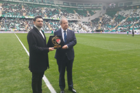 bursaspor-fenerbahce-ve-fatih-tekkeye-fair-play-odulleri-verildi-tmnu.jpg