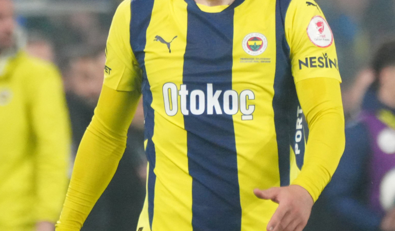 Fenerbahçe eski oyuncusu Filip Kostic'in peşinde