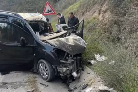Hafriyat kamyonu ve hafif ticari araç çarpıştı: 1 ölü, 2 yaralı