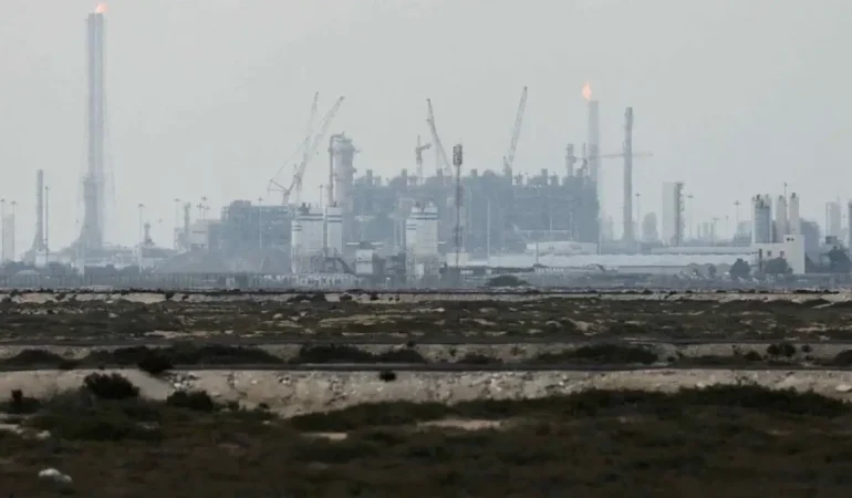 İran İsrail Ve ABD’yi Orta Doğu’da Vuruyor 3 Ülkede Enerji Tesisleri Hedef Alındı
