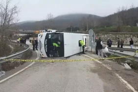 İşçi servisi  devrildi: 1 ölü, 20 yaralı