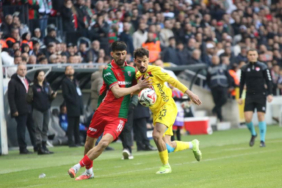 karsiyaka-eskisehirspor-maci-basladigi-gibi-bitti-beyaz-guvercin-ucurdular-mcdj.jpg