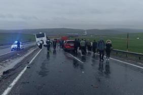 aksarayda-faciadan-donuldu-yolcu-otobusu-10-araca-carparak-durabildi-t6ns.jpg