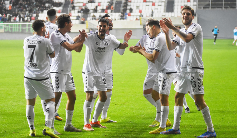 Altay, son haftada 3. Lig’e tutunmayı başardı