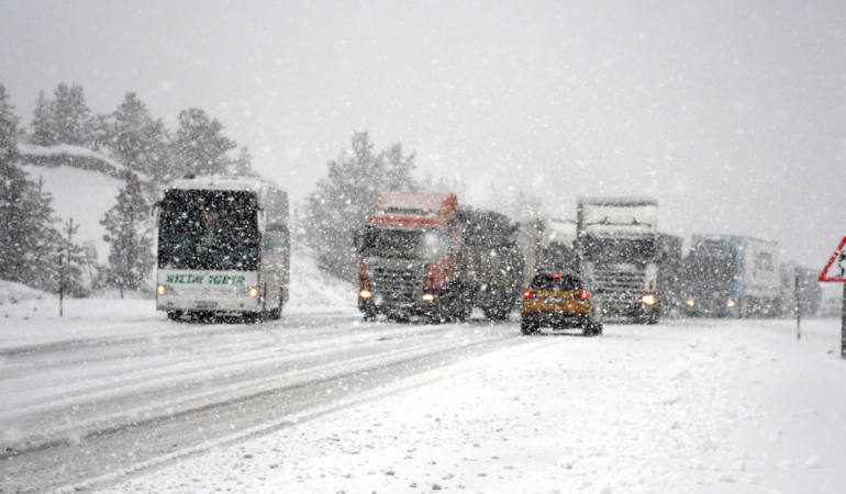 Van, Bitlis ve Muş’ta 147 yerleşim yerinin yolu kapandı