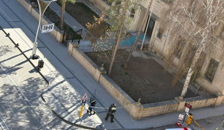 Bayburt’ta askeri gazino önünde bomba paniği