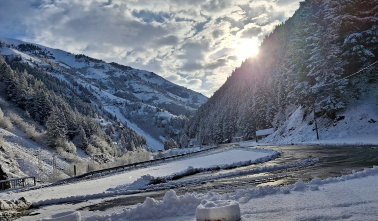 Doğu Karadeniz’de nisan ayında kar yağdı