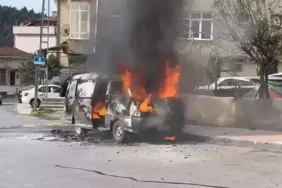 Hafif ticari araç alev alev yandı