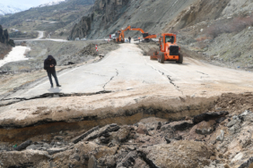 hakkari-van-kara-yolunda-heyelan-6cpc.jpg