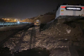 hakkaride-heyelan-yol-trafige-kapandi-6hj0.jpg