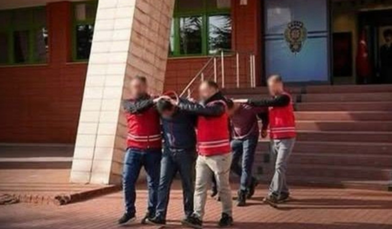 Isparta’da sosyal medya dolandırıcısı tutuklandı 